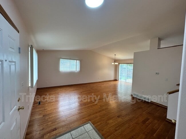 Building Photo - 807 Ptarmigan Pl