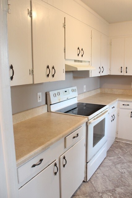 Building Photo - Welcome to this beautiful brick home nestl...