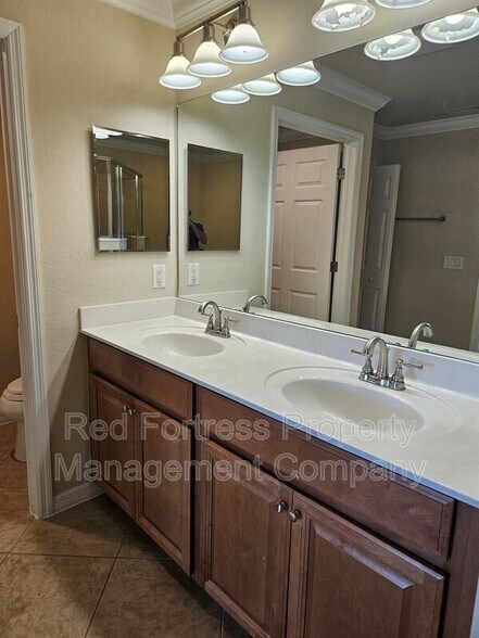 Building Photo - 17451 Old Harmony Dr