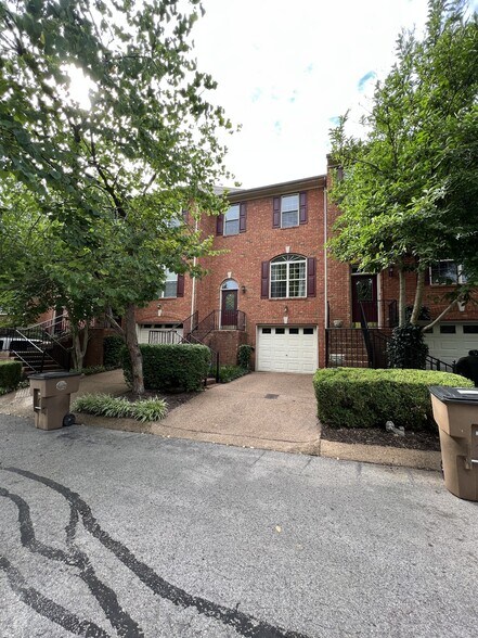 Building Photo - 116 Carriage Ct