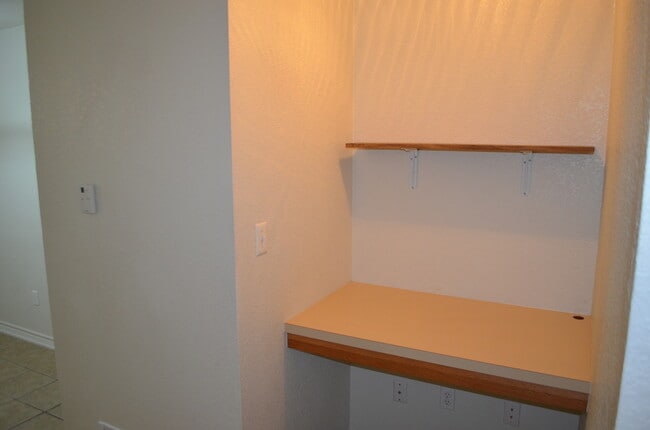 Building Photo - 326 N 10th St