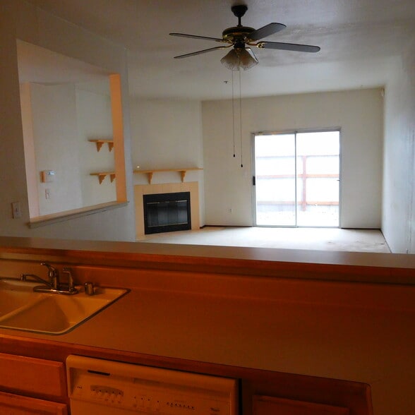 Building Photo - 1850 Blossom Ave