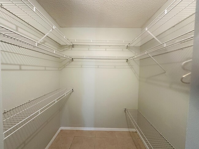Building Photo - 5165 Foxhall Pl