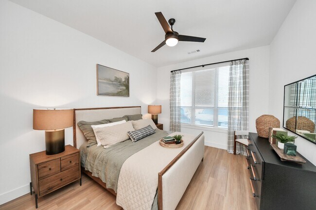 Building Photo - 15635 Memorial Dr