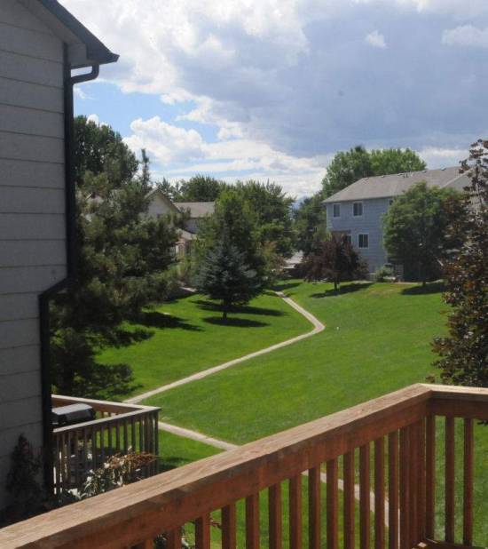 Building Photo - Beautiful 3 bedroom, 2 and 2-1/2 bath Townhome with 2 car attached garage and Finished Basement w...