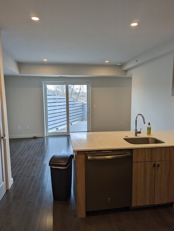 Building Photo - 3383 Washington St