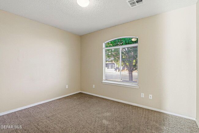 Building Photo - 732 Desert Sage Dr