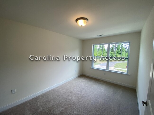 Building Photo - 130 Channel Drop Dr
