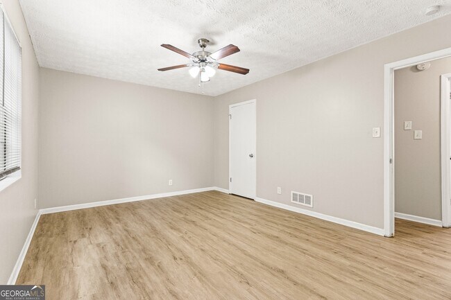 Building Photo - 1152 Holly Hills Dr SW