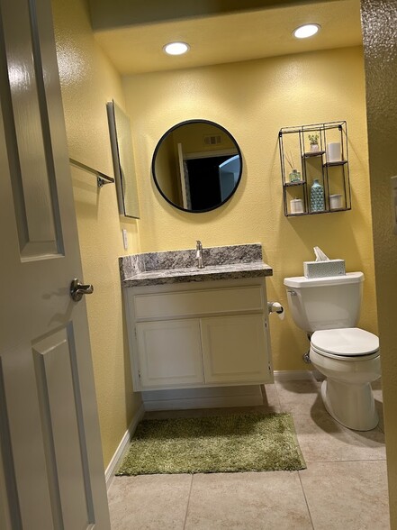 Bathroom #3 - 3 Alicante