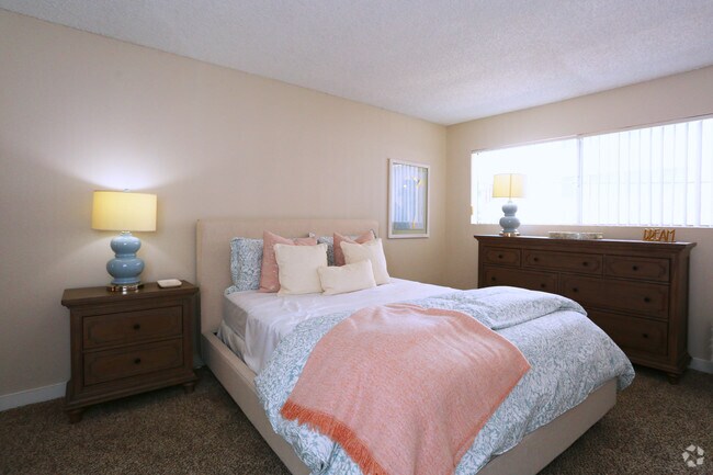 2BR, 2BA-1020 SF - Tuscany Villas
