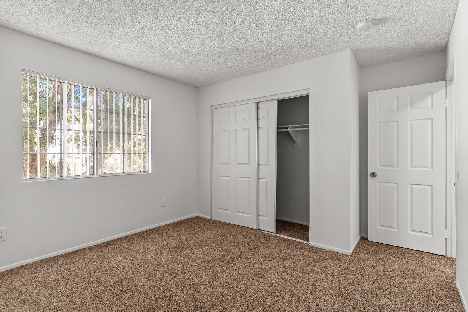 Building Photo - 1075 Loma Ave
