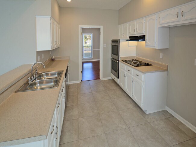 Building Photo - 4 bed, 2.5 bath in Cordova over 2600 sq feet