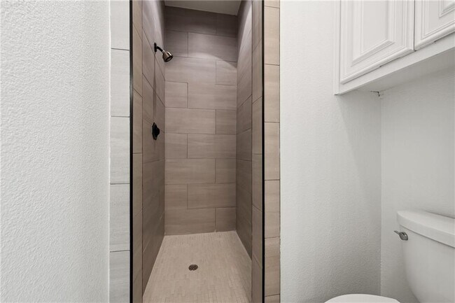 Building Photo - 16018 Fontaine Ave