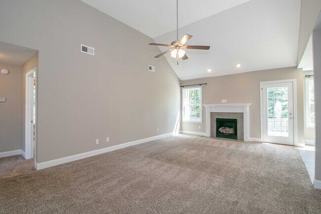 Building Photo - 209 Azalea Dr