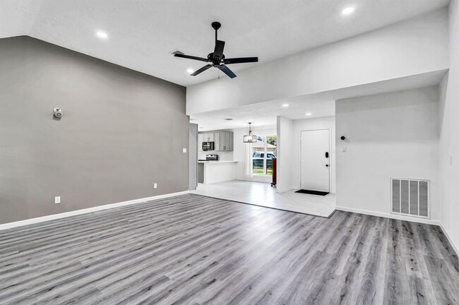 Building Photo - 2402 Blue Mist Ct