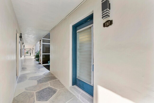 Building Photo - 157 Flanders C