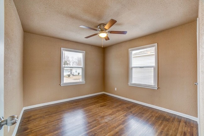 Building Photo - 3 Bed / 1 Bath in Tulsa!