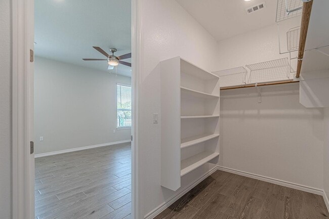 Building Photo - 127 Roaming Rock Trl