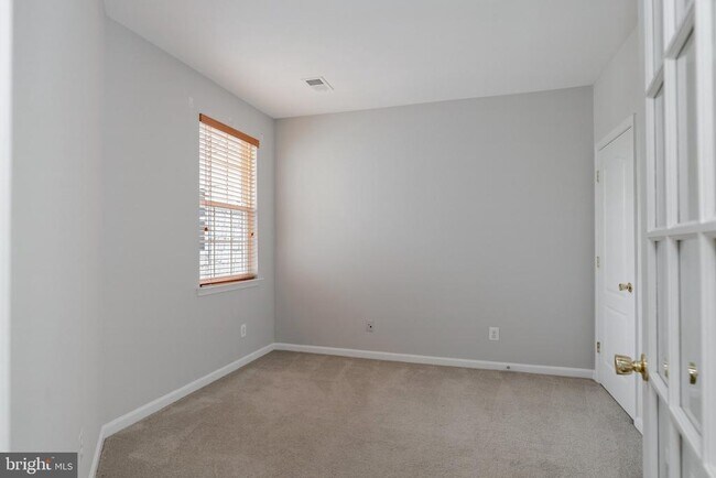Building Photo - 13960 Greendale Dr