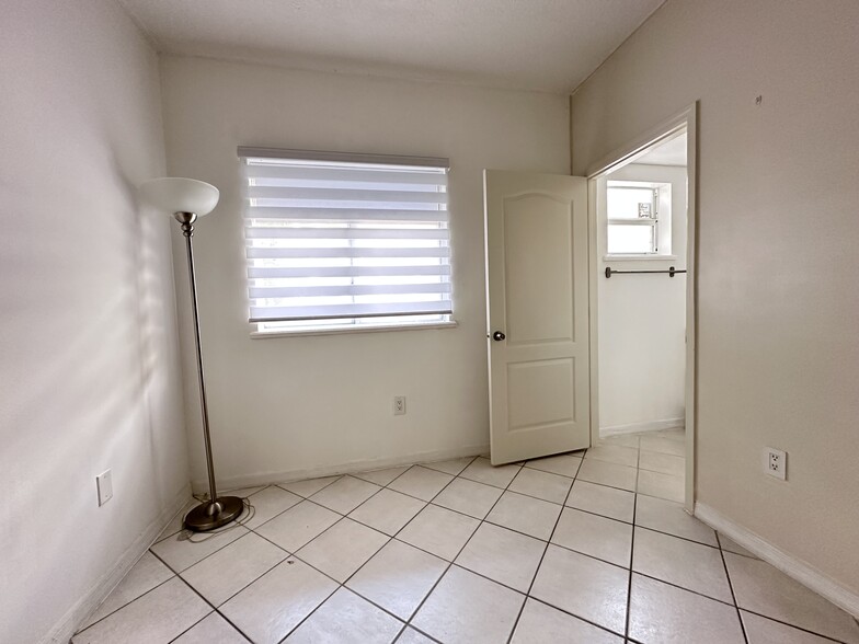 Building Photo - 3051 SW 27th Ave