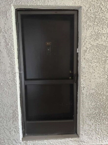 Building Photo - 10383 N Kendall Dr