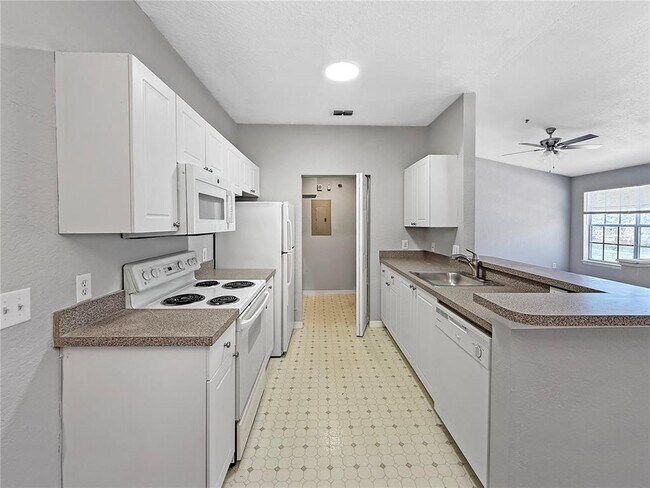 Building Photo - 860 Grand Regency Pointe