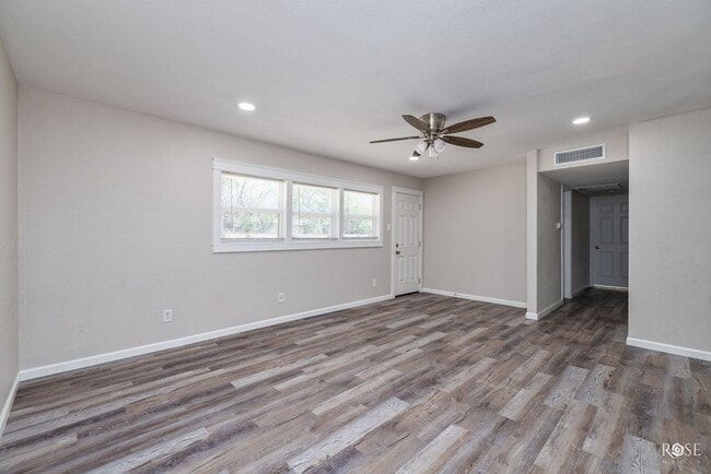 Building Photo - NOW AVAILABLE - 3 Bedroom Home in College ...