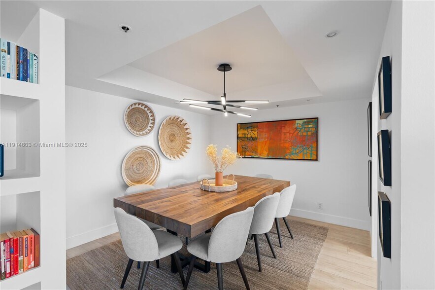 Building Photo - 1581 Brickell Ave