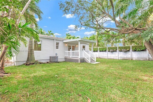 Building Photo - 1045 NE 84th St