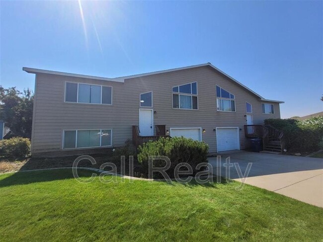 Primary Photo - 13626 E Riverside Ave