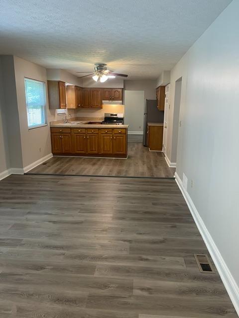 Building Photo - 8829 Greenburg Dr