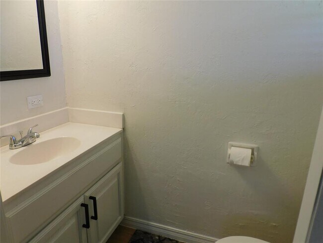 Building Photo - 728 SW 1st St