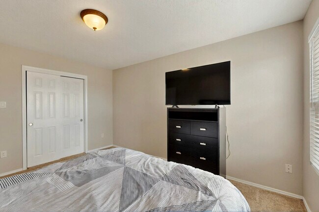 Building Photo - 5323 Ridge Rock Ave NW