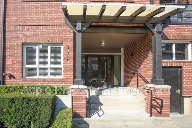 Primary Photo - 319 Summit Ave E
