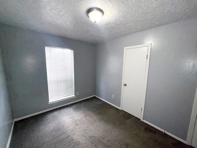 Building Photo - 4806 Ripple Creek Dr