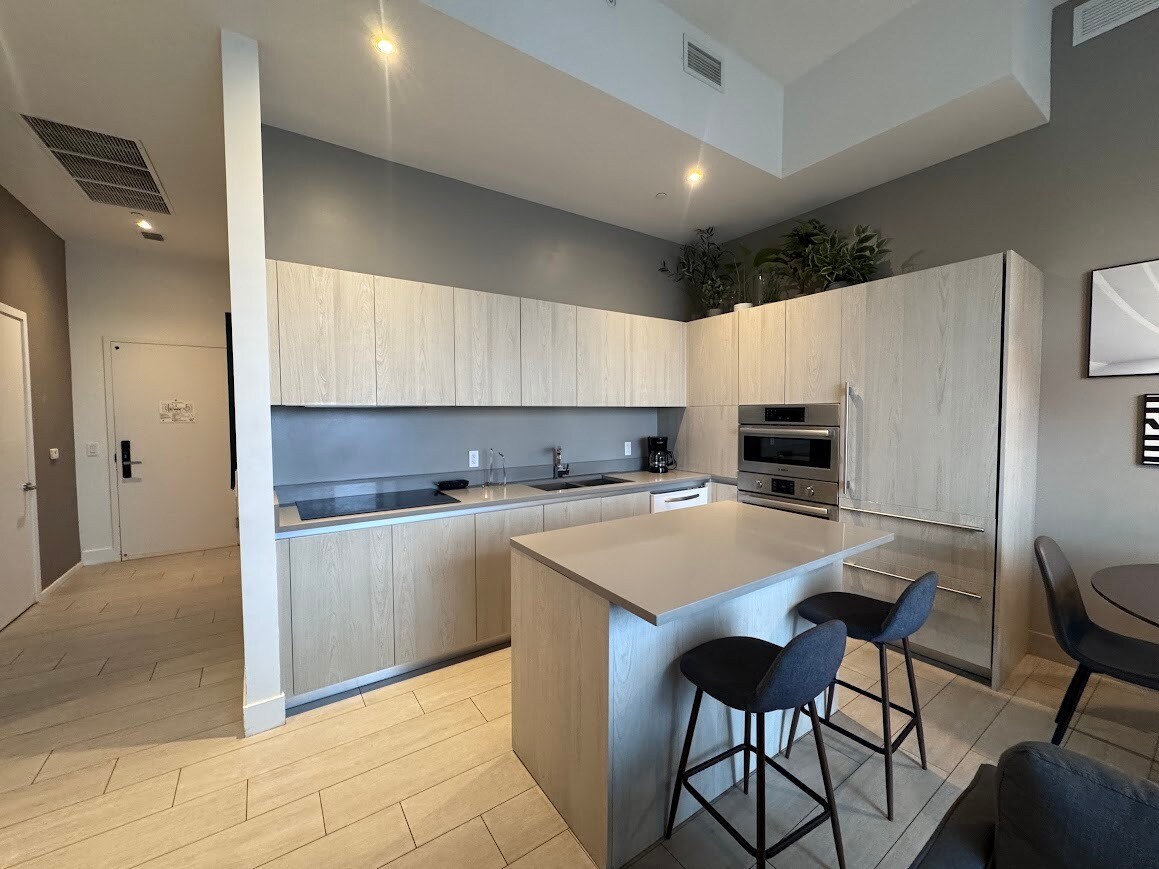 Building Photo - 4010 S Ocean Dr