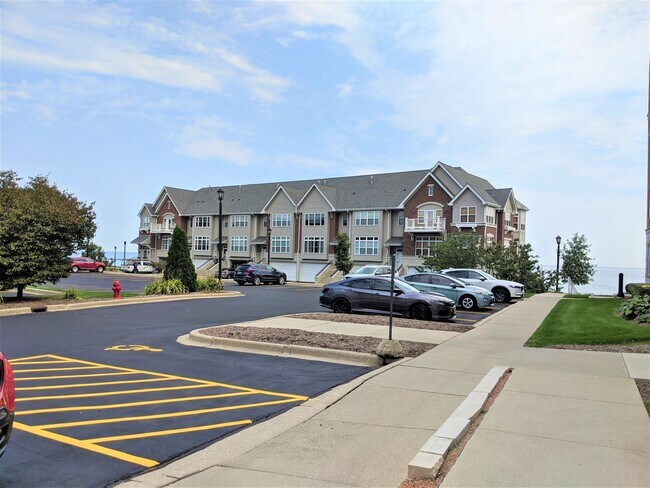 Building Photo - 3872 S Lake Dr