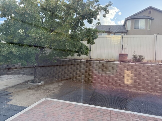 Building Photo - 7691 Willow Walk Ln