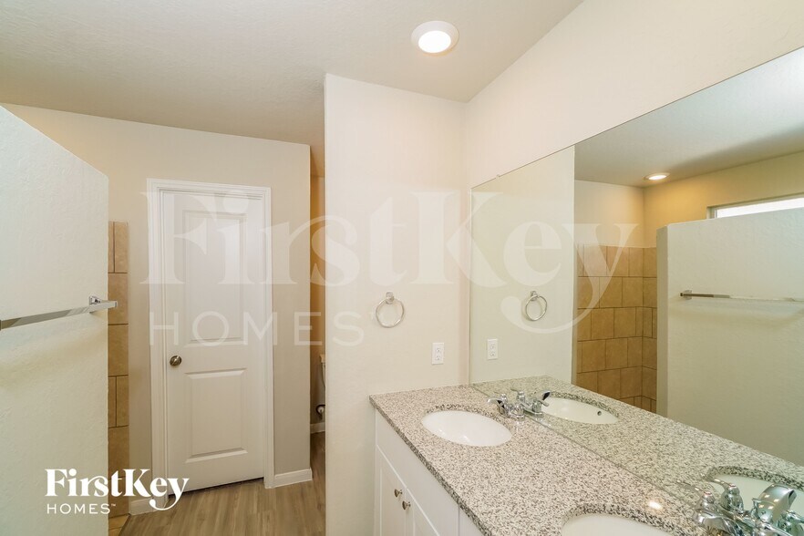 Building Photo - 2704 La Mundial St