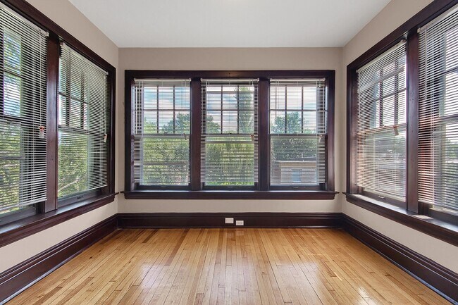 Building Photo - Shaw-ty is a 10