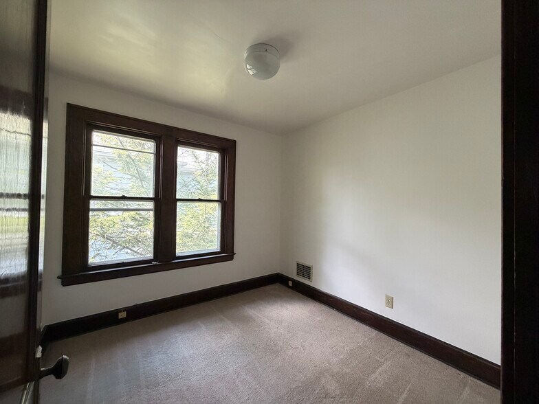 Building Photo - 789 Ebner St