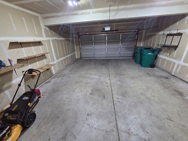 Building Photo - GREAT 3-BDRM, 3-BATH, 2-STORY + BMST. HOME AVAILABLE FOR IMMEDIATE OCCUPANCY IN GRAPEVINE!