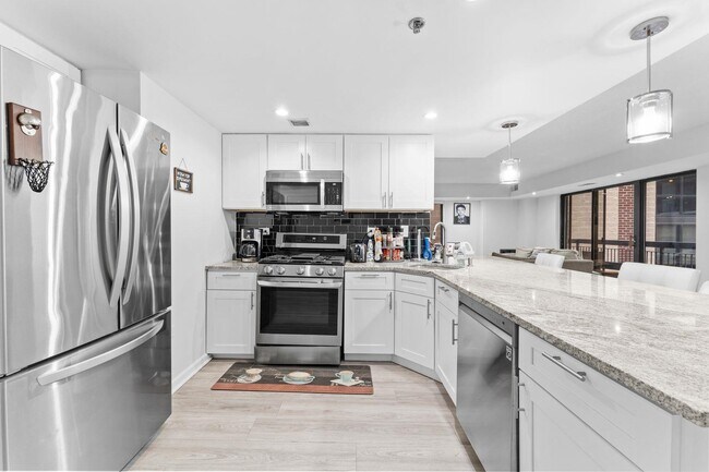 Building Photo - 759 2nd St