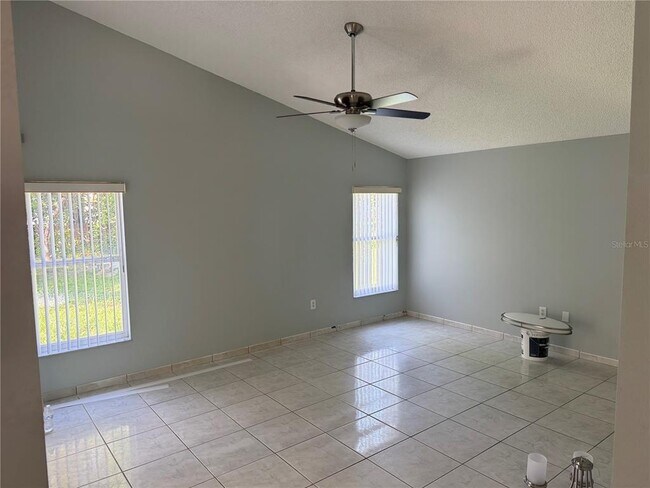 Building Photo - 2409 Hybrid Dr