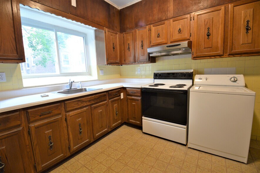 Building Photo - 141 Fuller St
