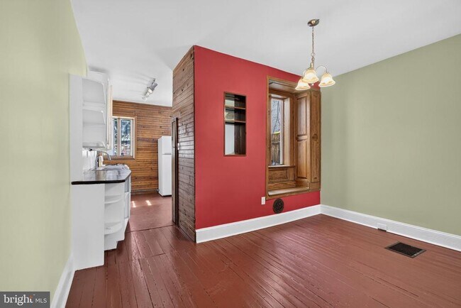 Building Photo - 4051 Ludlow St