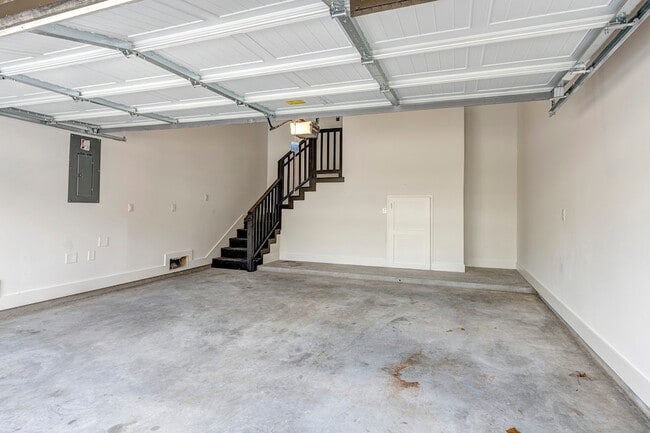 Building Photo - 1304 W 23rd St