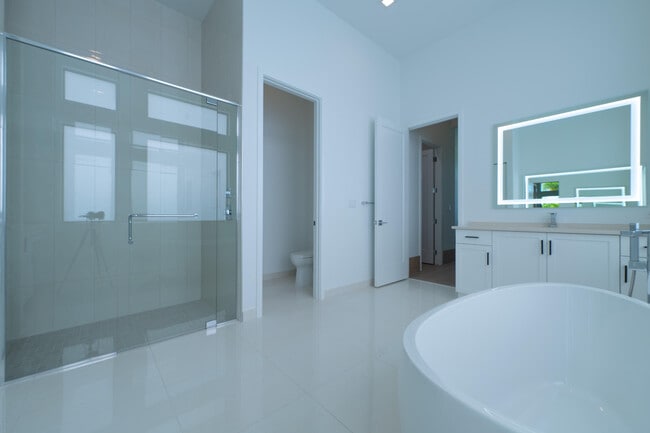 Building Photo - 9597 Regal Palm Ct