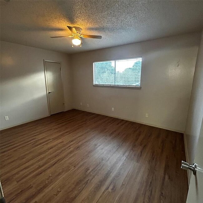 Building Photo - 7204 Creekside Dr